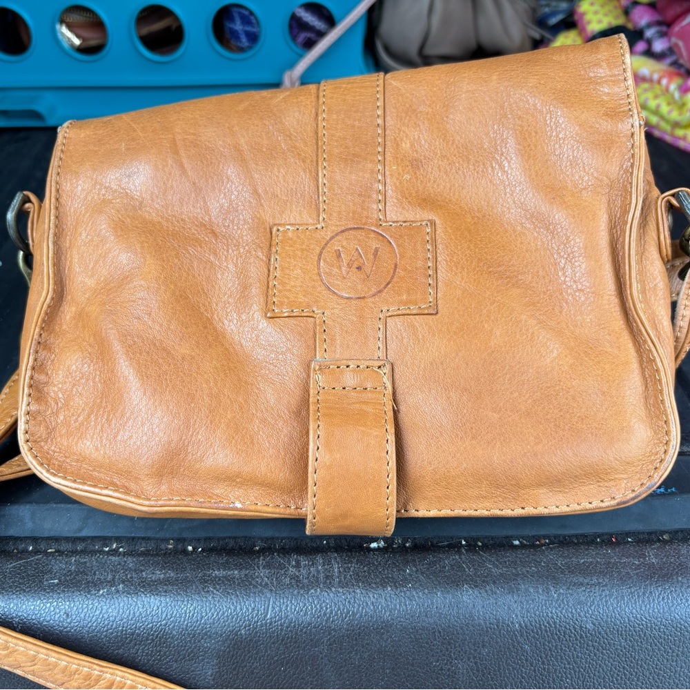 Wanderers Travel Co. The Notting Hill Tan Leather Crossbody Bag